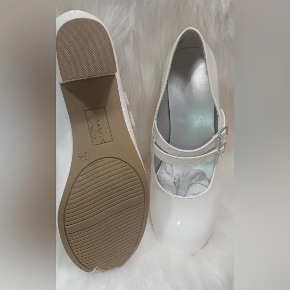 NIB American Eagle Outfitters Big Girl Pumps White, for weddings, Size 5.5